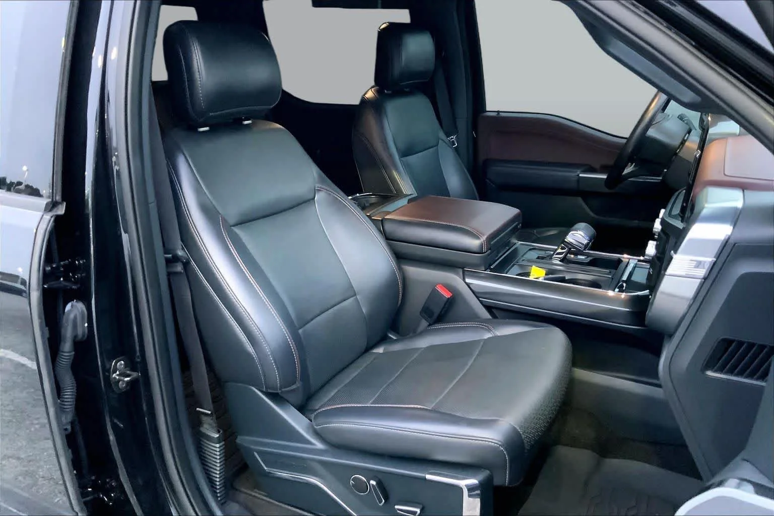 Used 2021 Agate Black Ford LARIAT image 8