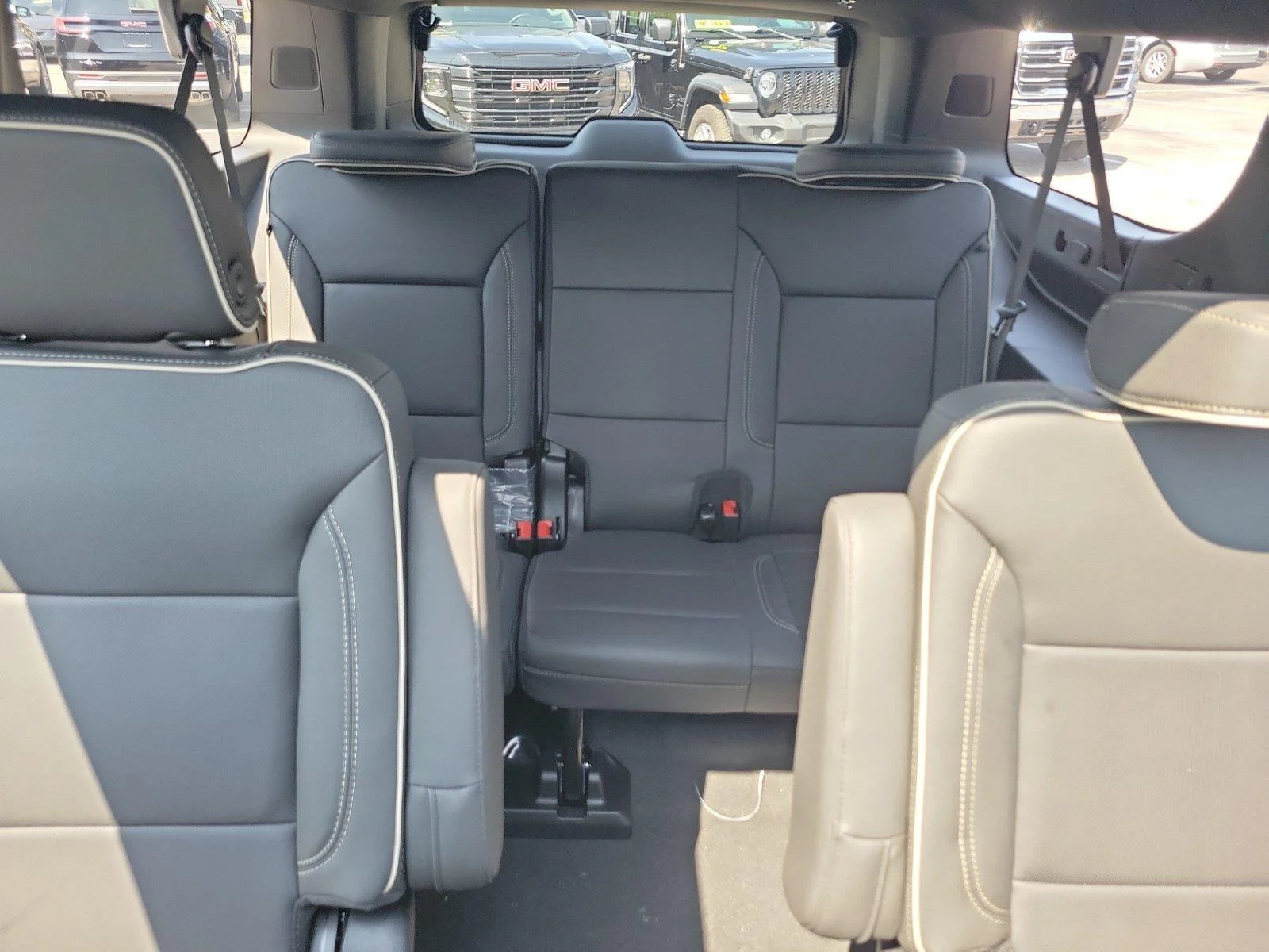 2026 GMC Yukon XL Elevation - Photo 11