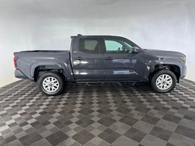 Used 2024  Toyota SR5 image 6
