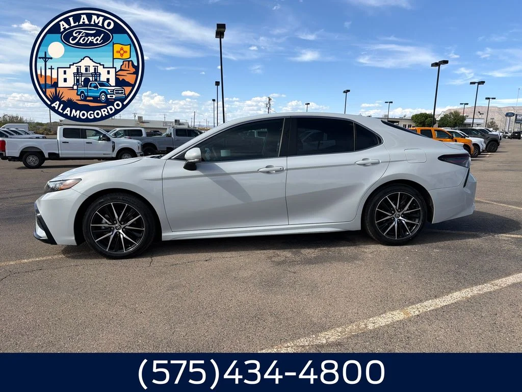 Used 2024 Ice Toyota SE image 2