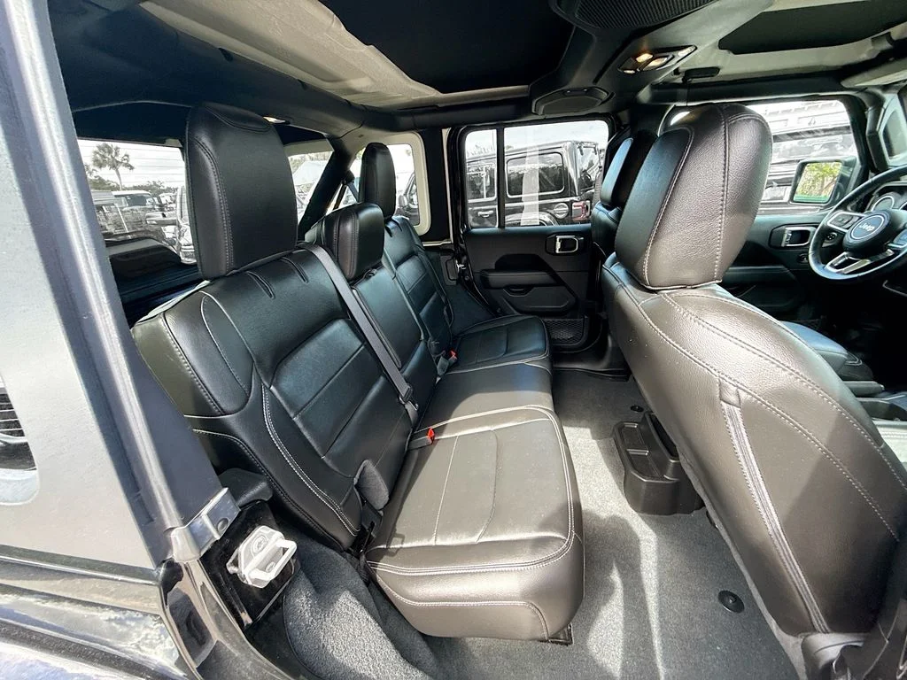 Used 2022 Black Jeep Unlimited Sahara image 32