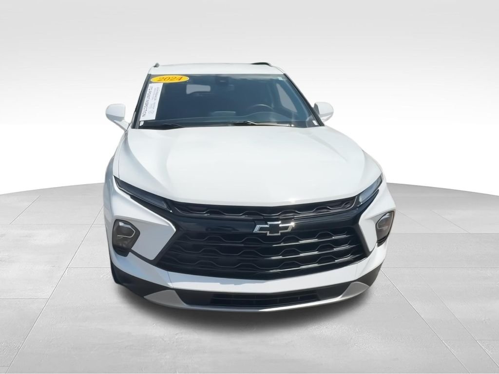 Used 2024 White Chevrolet LT image 3