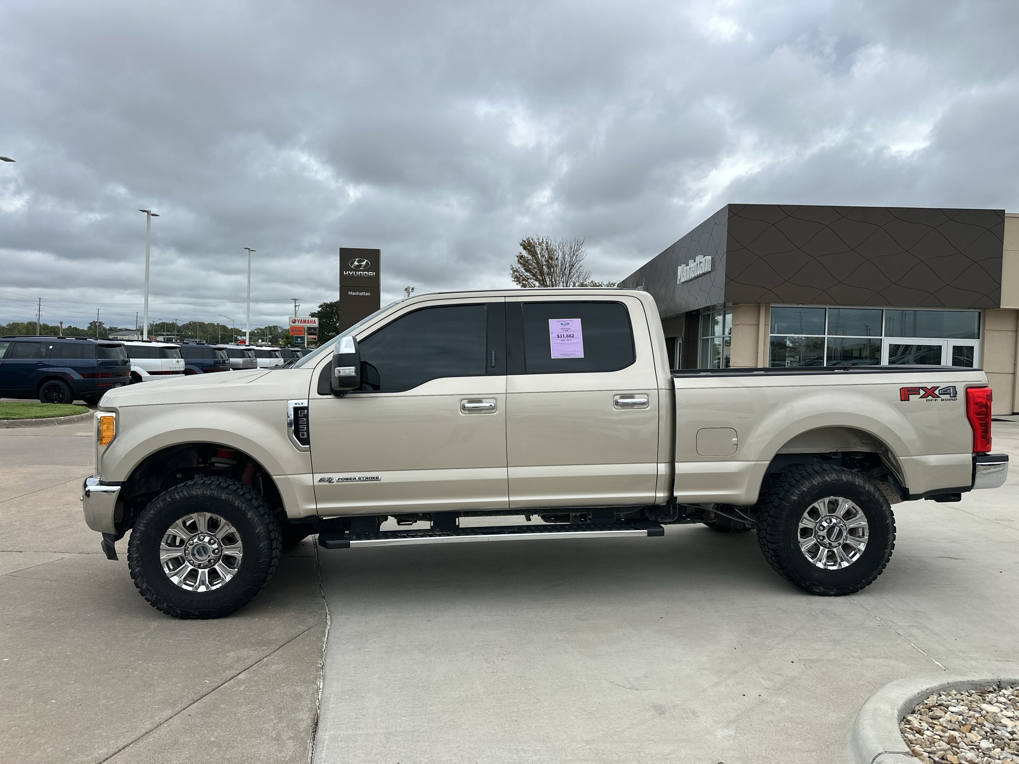 Used 2017 White Gold Metallic Ford XLT image 10