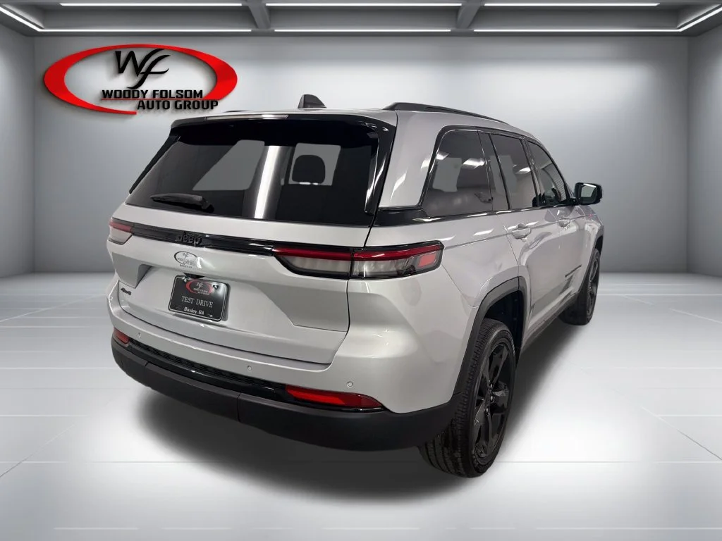 Used 2025 Silver Jeep Altitude image 6