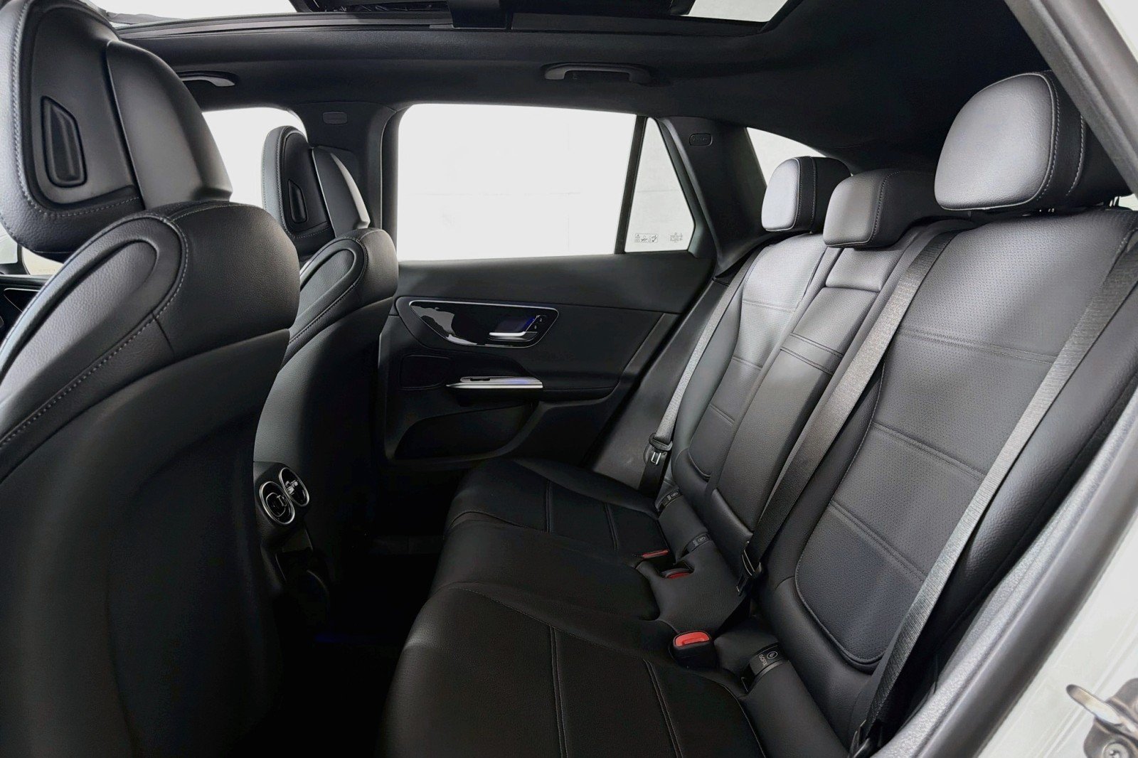New 2027 Polar White Mercedes-Benz GLC 350e 4MATIC® SUV image 7