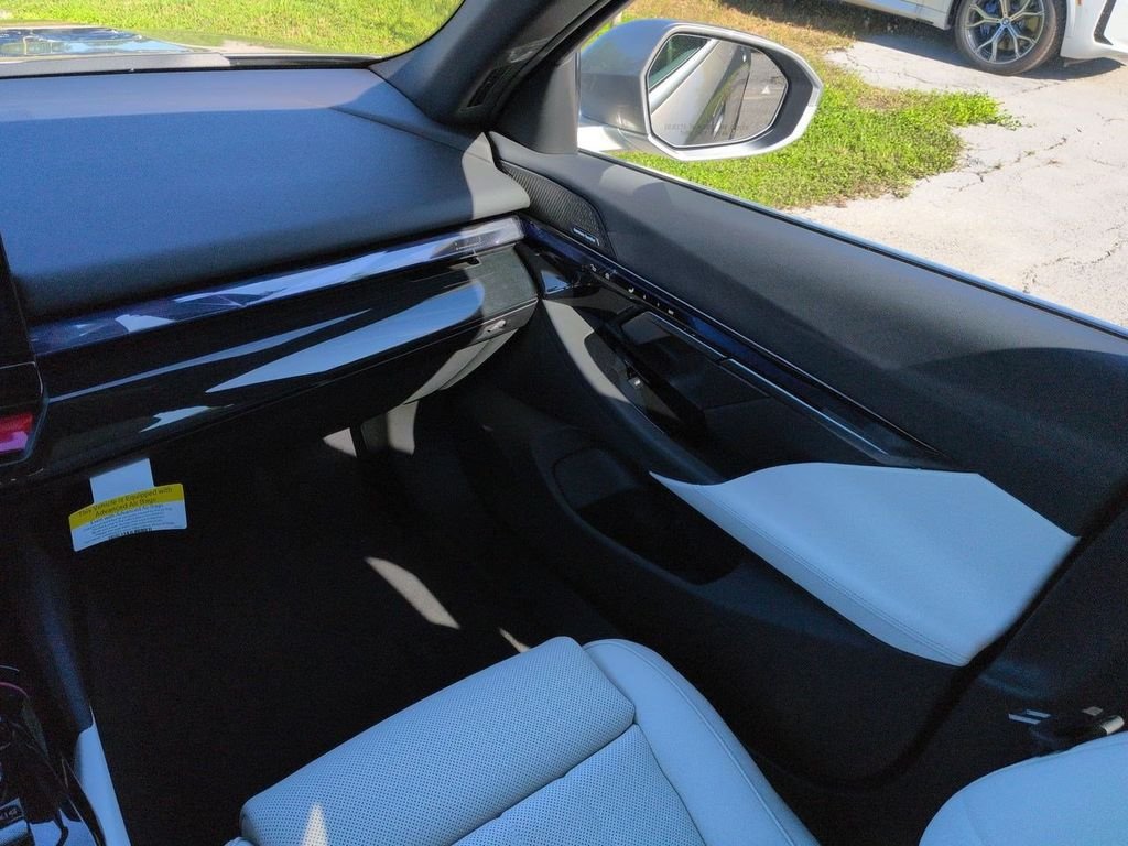 New 2027 Oxide Grey Metallic BMW 530i xDrive image 16