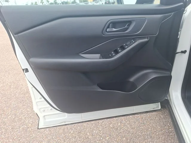 Used 2025 White Nissan S image 11