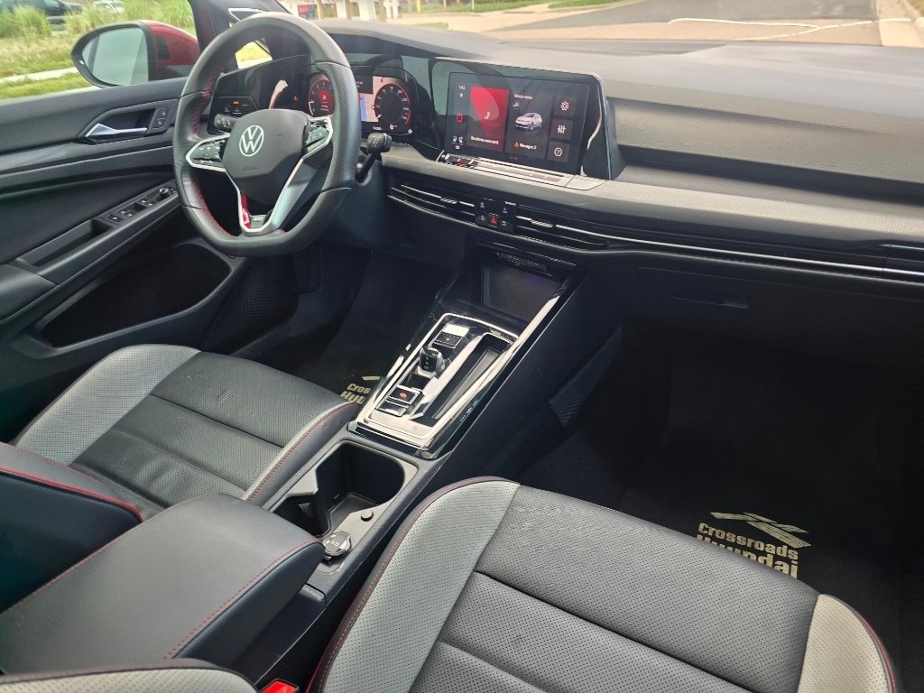 Used 2024 Kings Red Metallic Volkswagen SE image 27