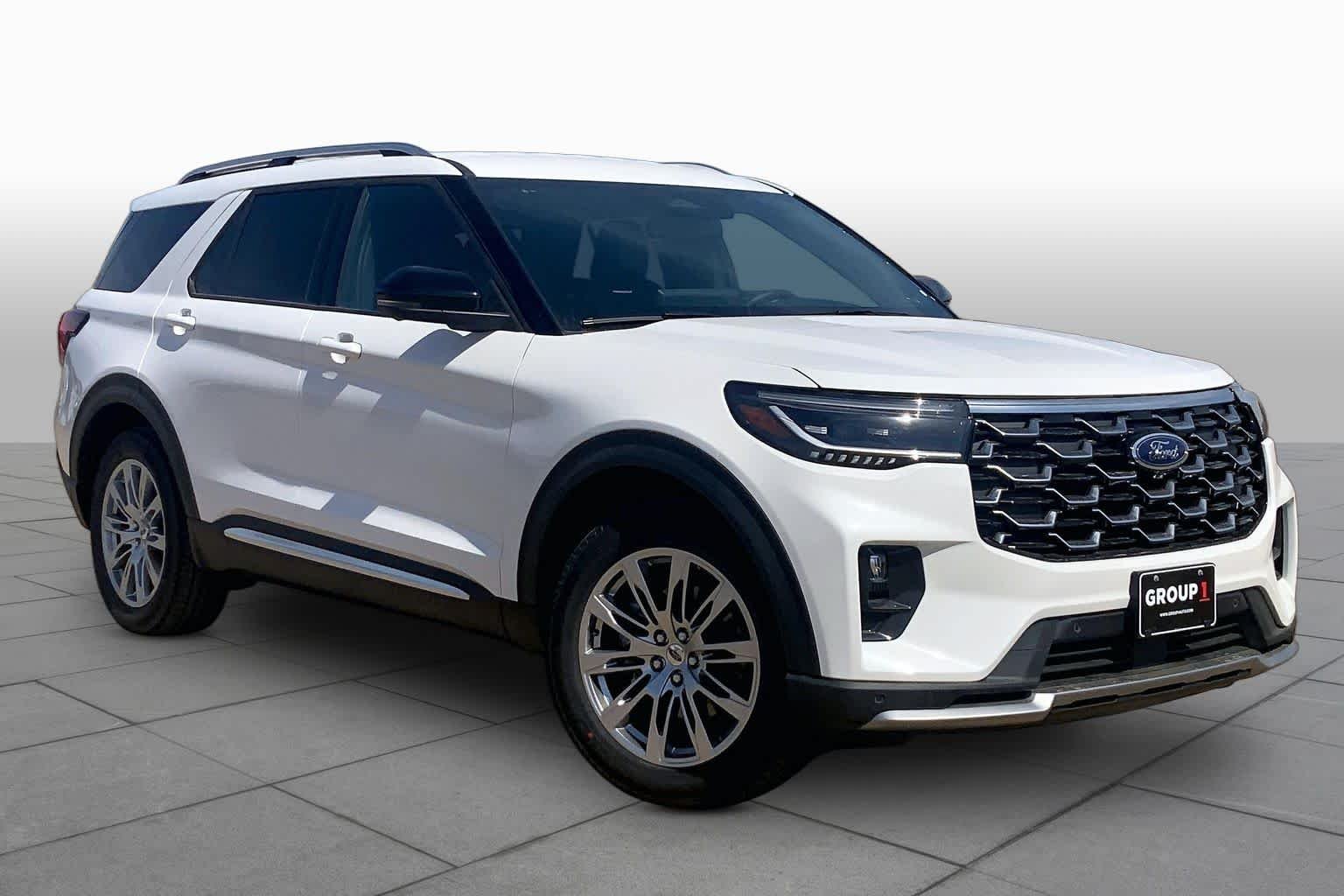 New 2026 Star White Metallic Tri-Coat Ford Platinum™ image 2
