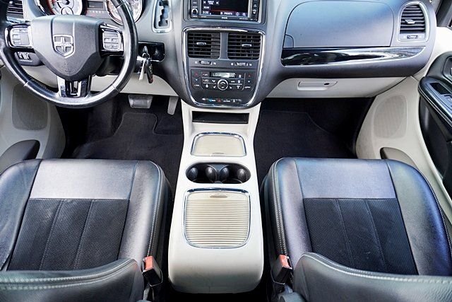 Used 2018 White Dodge SXT image 20