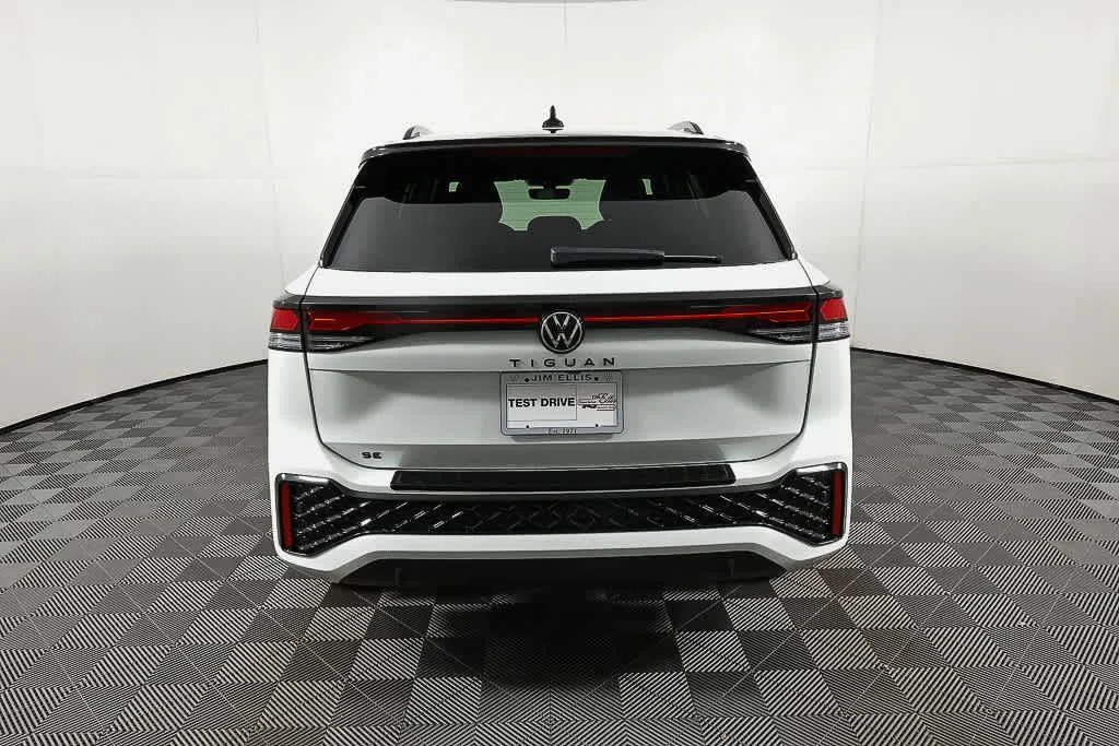 New 2026 Opal White w/Deep Black Roof Volkswagen SE R-Line Black image 28