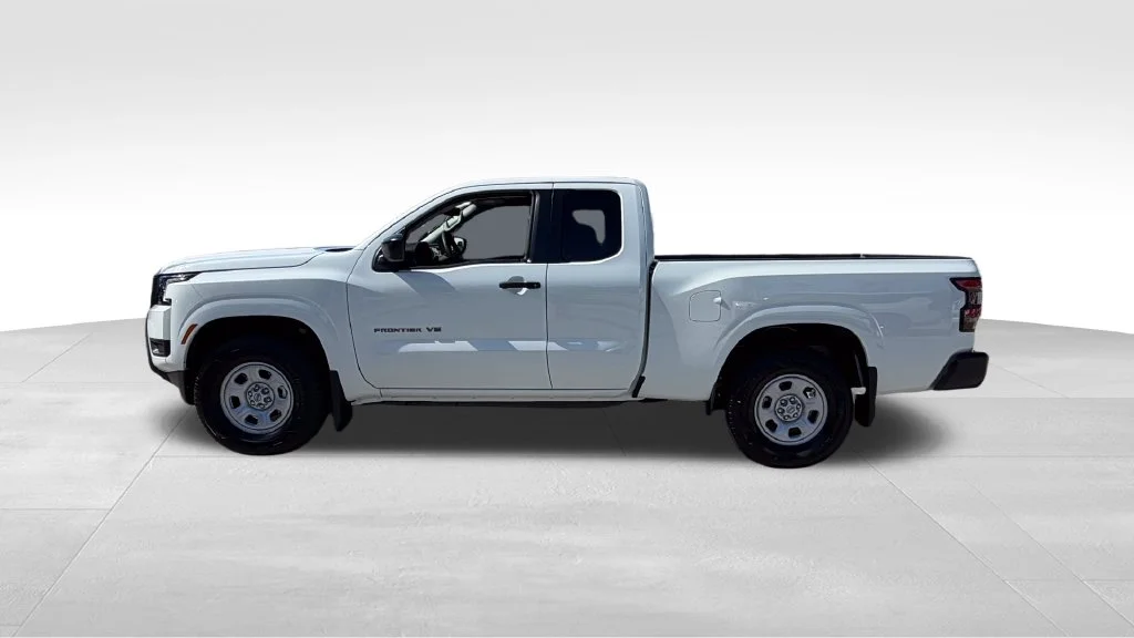 New 2027 Glacier White Nissan King Cab® S image 4