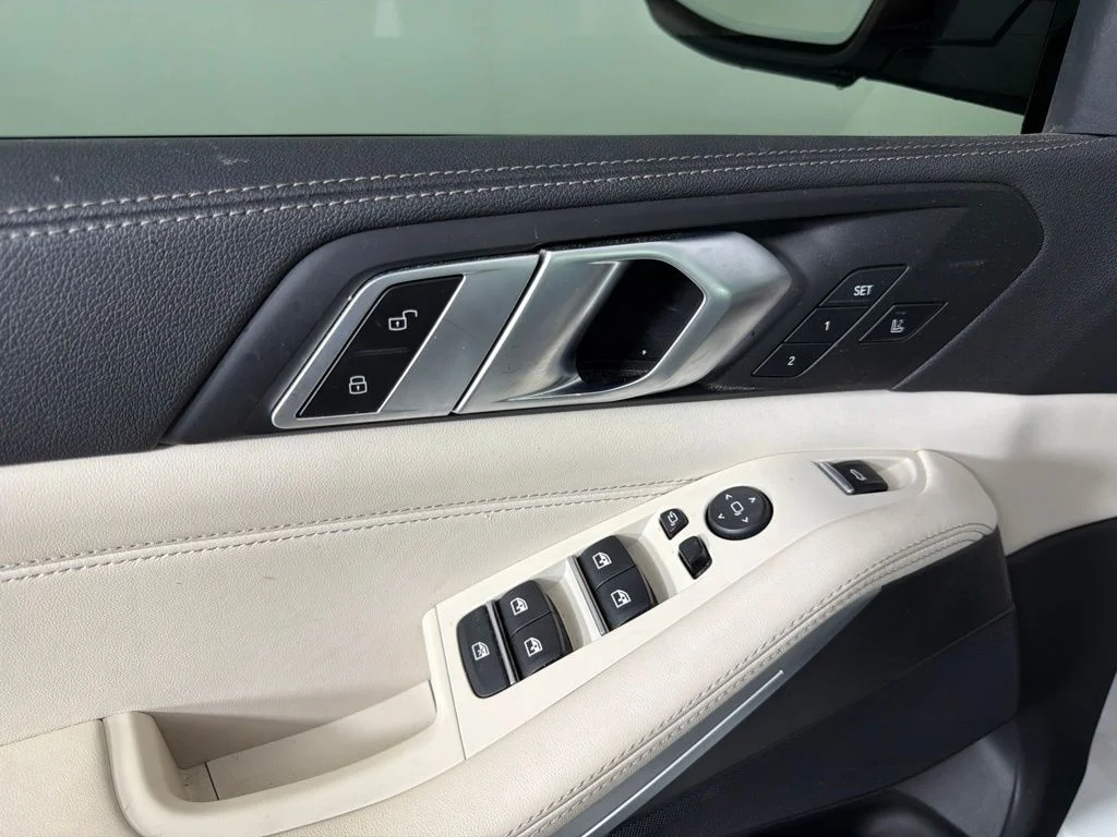 Used 2022 Mineral White Metallic BMW xDrive40i image 22