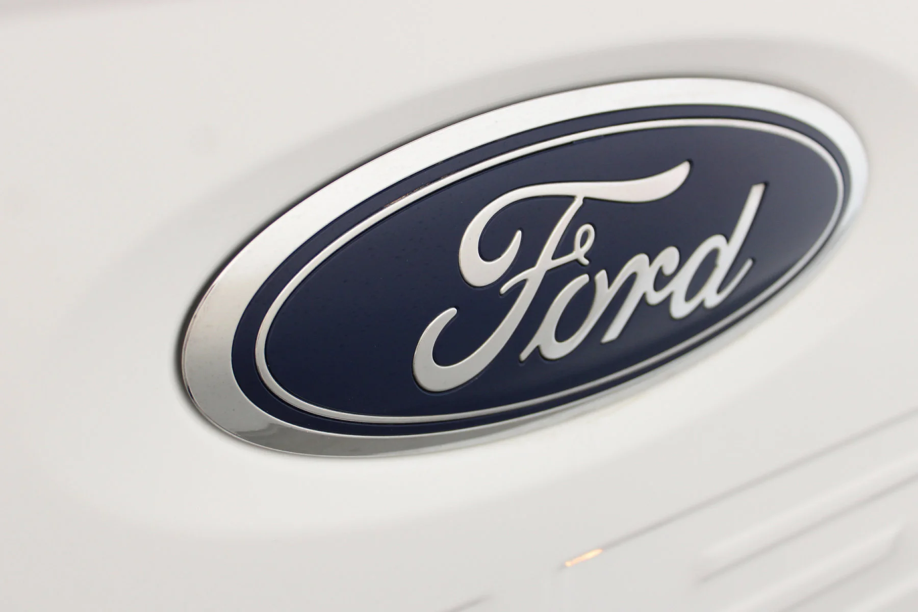 Used 2023 OXFORD WHITE Ford xl 4WD SUPERCREW 5.5