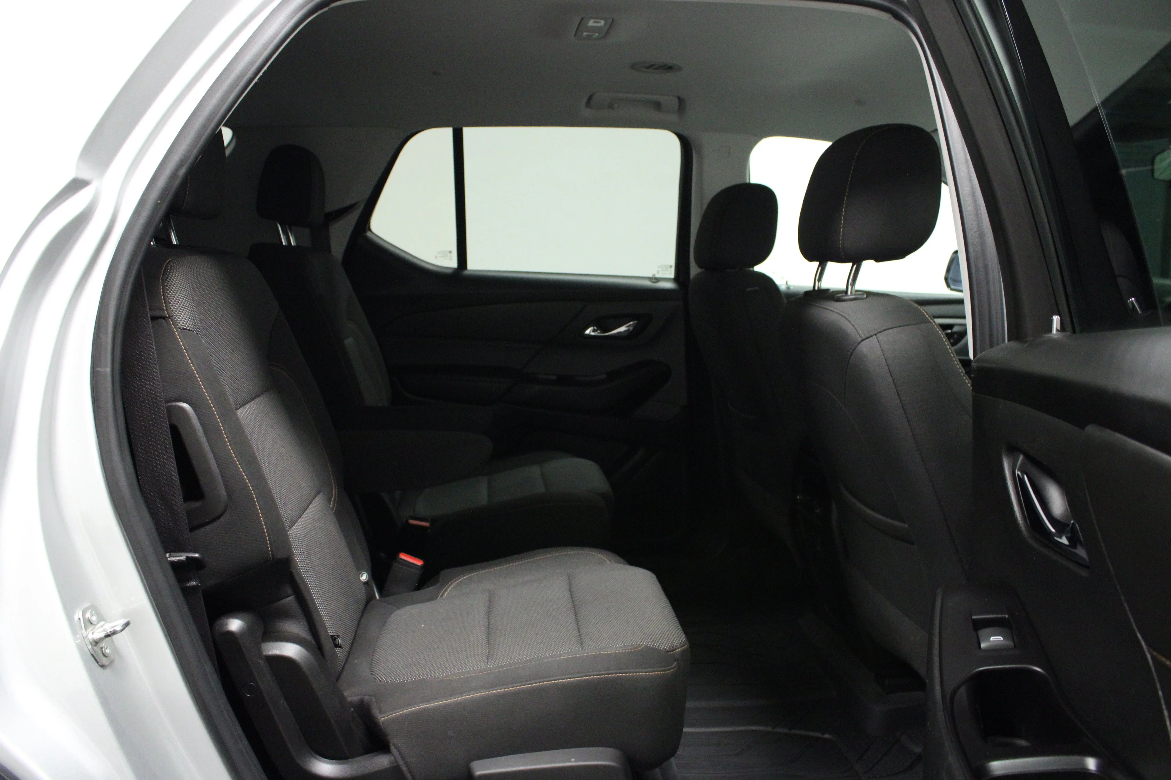 Used 2020 SILVER ICE METALLIC Chevrolet LT Cloth image 16