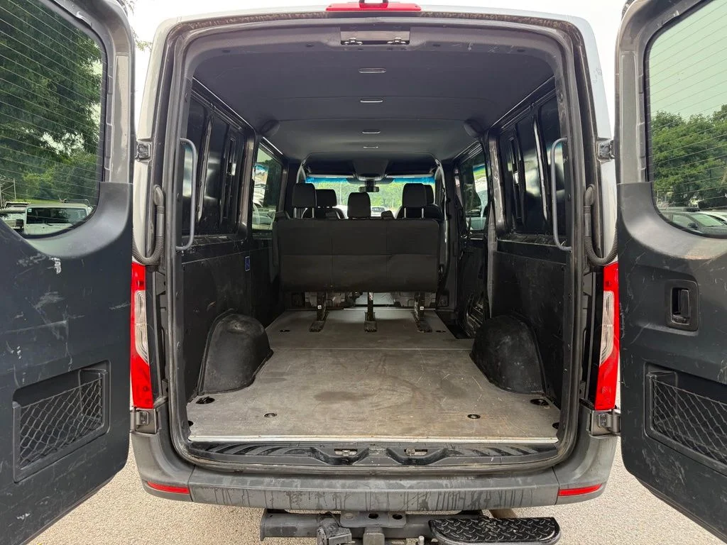 Used 2021  Mercedes-Benz Crew 144 WB image 15