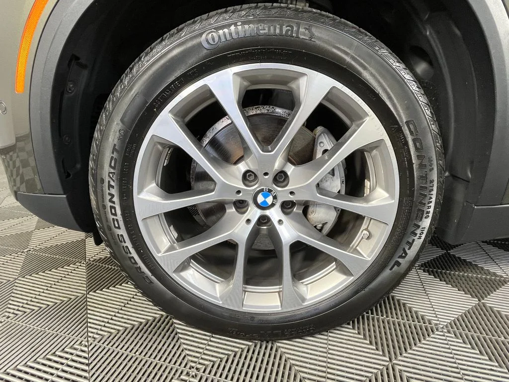 Certified Used 2024 Green Metallic BMW xDrive40i image 12
