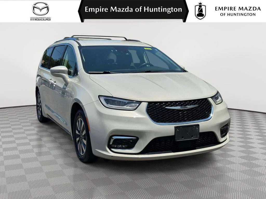 2021 Chrysler Pacifica Touring L's photo