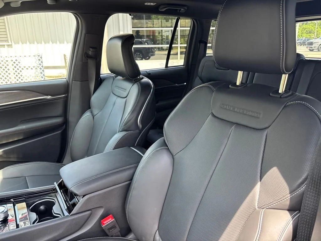2025 Jeep Grand Cherokee Overland - Photo 16