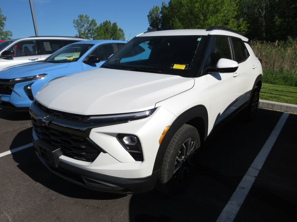 Used 2025 Beige Chevrolet ACTIV image 5