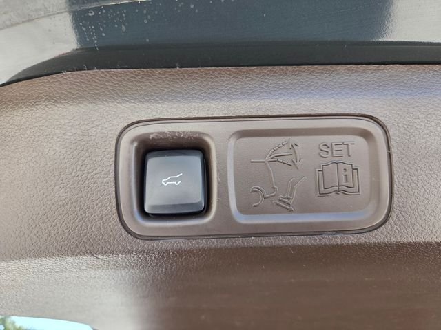 Certified Used 2022 Green Ford King Ranch image 11