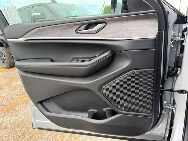 New 2026 Silver Zynith Jeep Altitude image 13