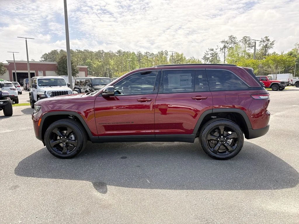 New 2026 Velvet Red Pearl-Coat Exterior Paint Jeep Limited image 6