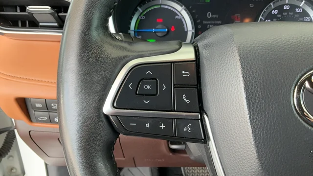 Used 2020 White Toyota Platinum image 12