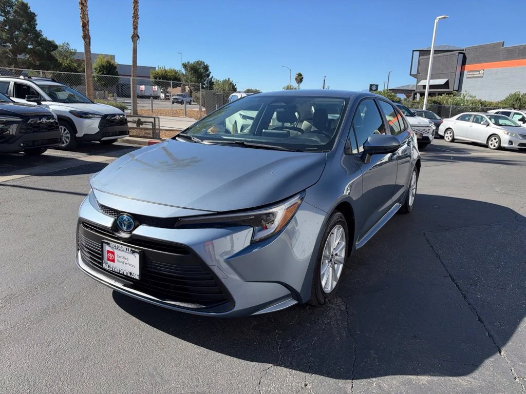 Used 2025  Toyota LE image 3
