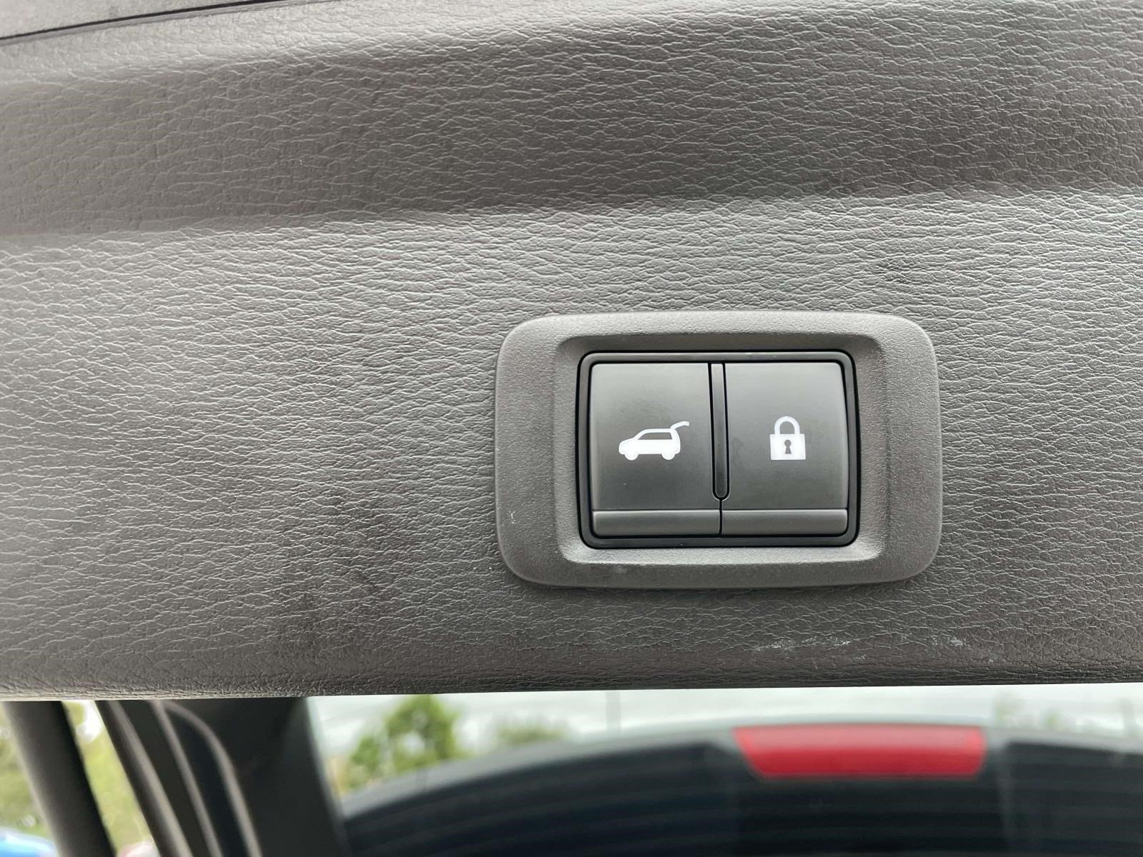 Used 2025 Graphite Gray Mitsubishi SE image 10