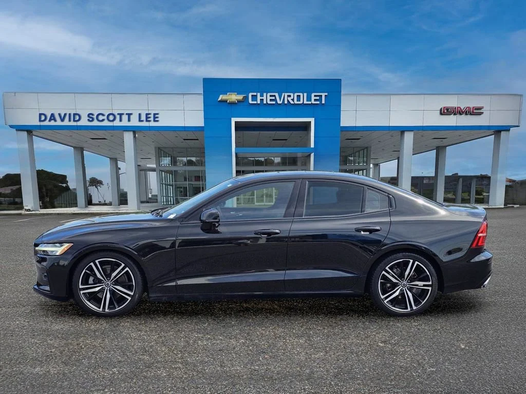 Used 2020 Black Stone Volvo R-Design image 12