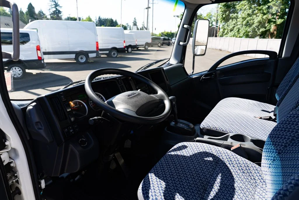 Used 2023  Isuzu  image 9