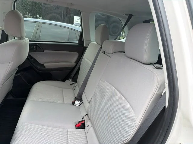 Used 2018 White Subaru 2.5i Premium image 20