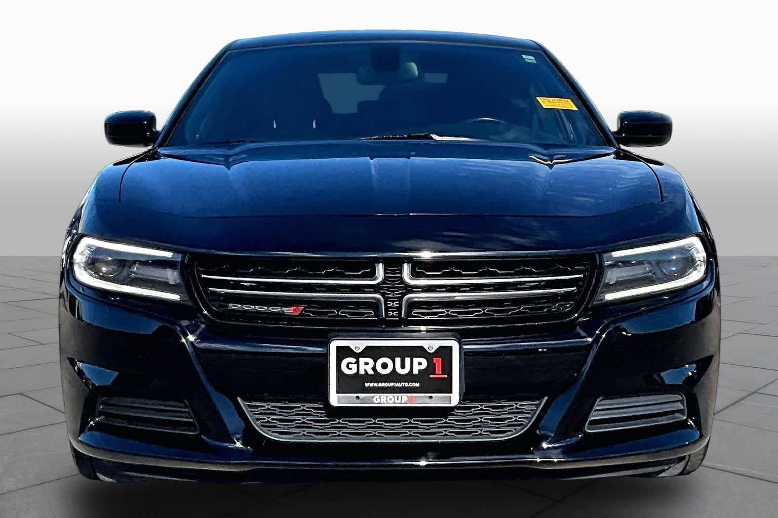 Used 2017 Pitch Black Clearcoat Dodge SE image 4