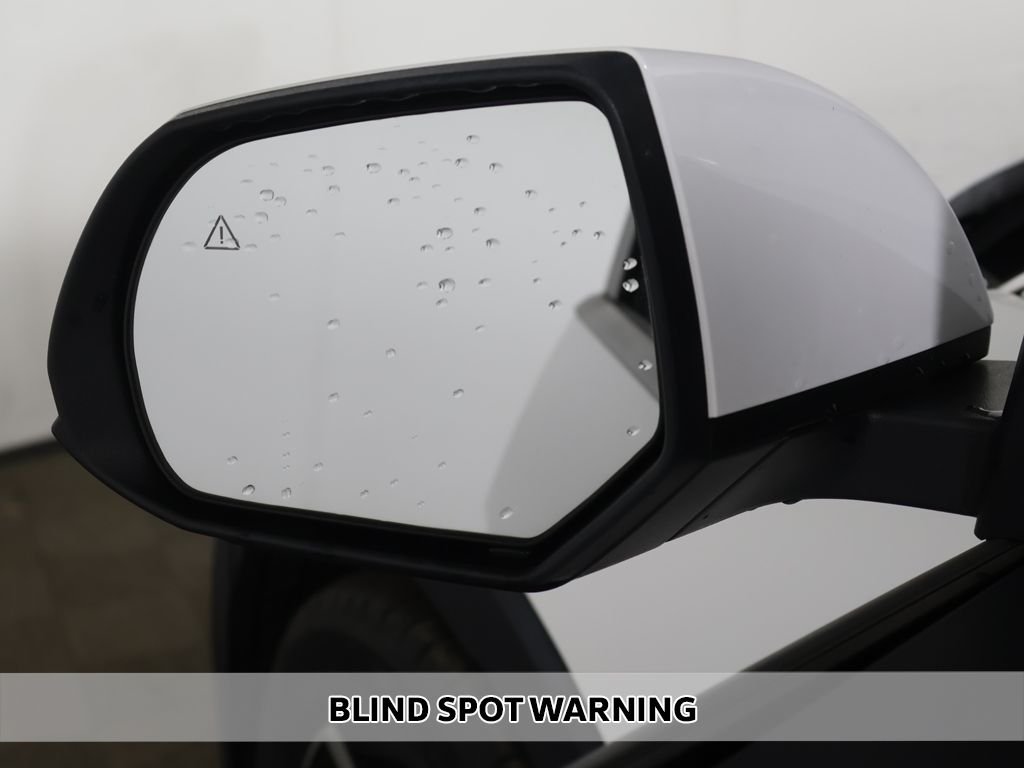 Used 2024 White Hyundai SEL image 5