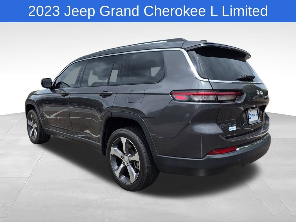 Used 2023  Jeep Limited image 6