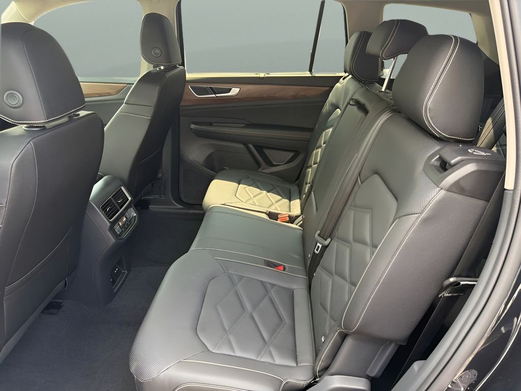New 2026 Deep Black Pearl Volkswagen 2.0T SE w/Technology image 18