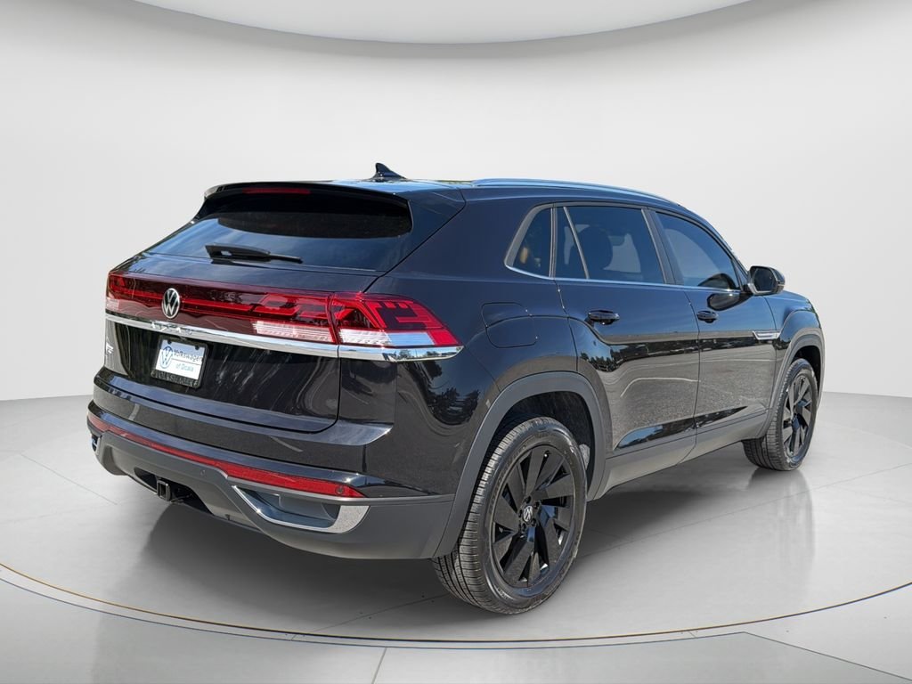 New 2026 Deep Black Pearl Volkswagen SE w/Technology image 5