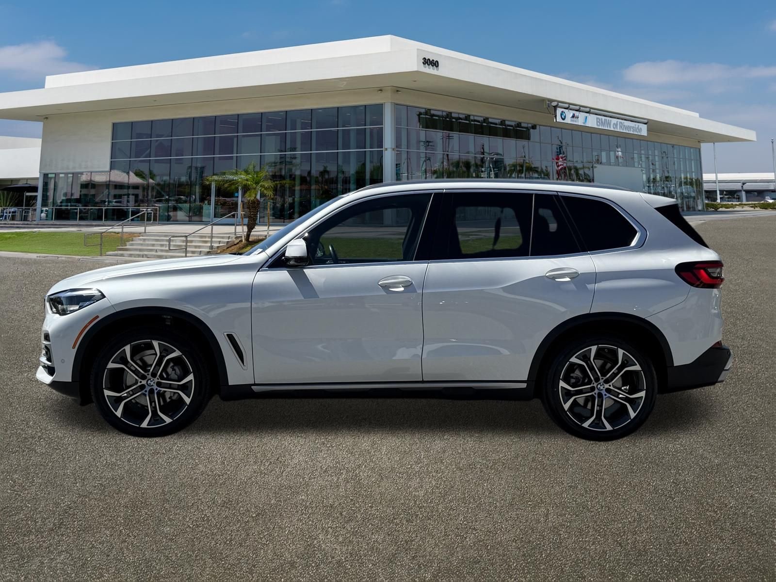 Certified Used 2023 Mineral White Metallic BMW xDrive40i image 6