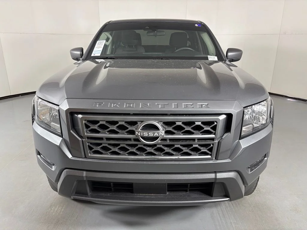 Used 2022 Gray Nissan SV image 3