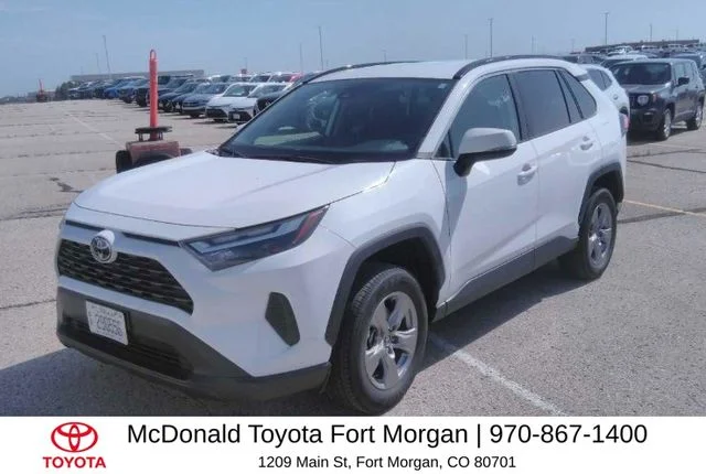 Used 2025 White Toyota XLE image 1