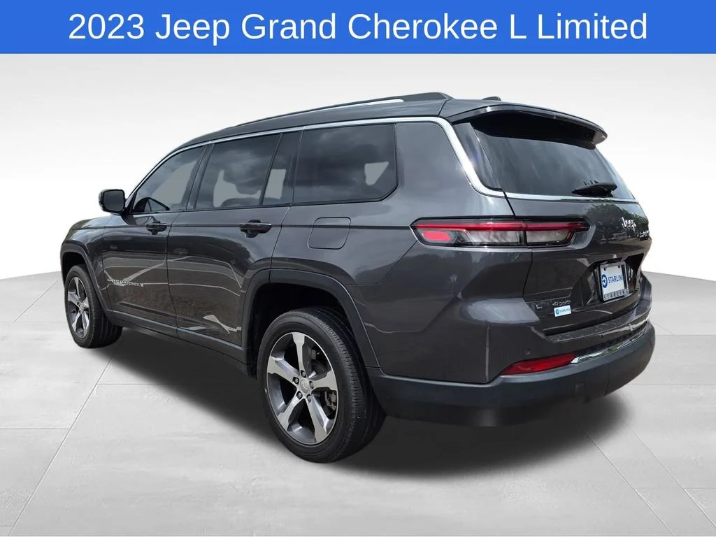Used 2023  Jeep Limited image 6
