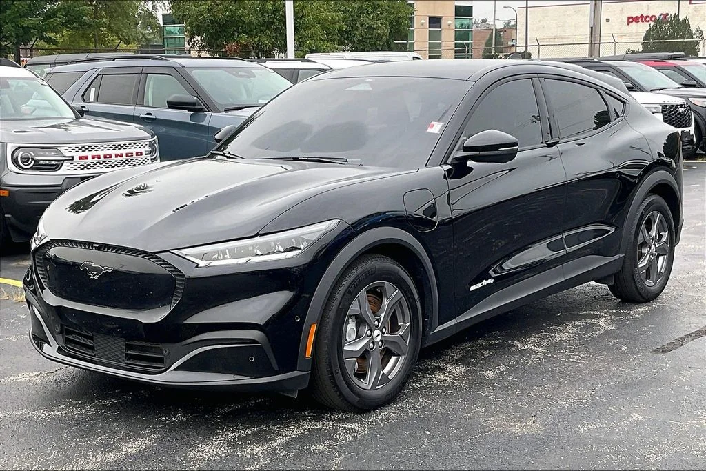 Used 2023 Black Ford Select image 11