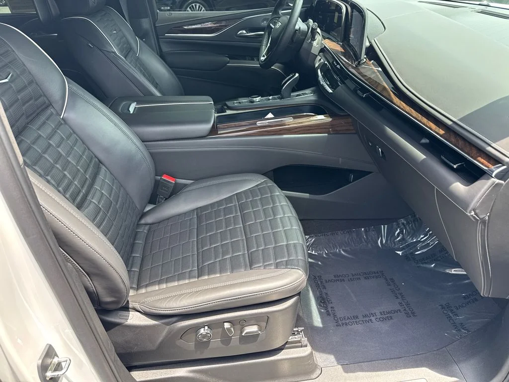 Used 2023 White Cadillac Sport Platinum image 13