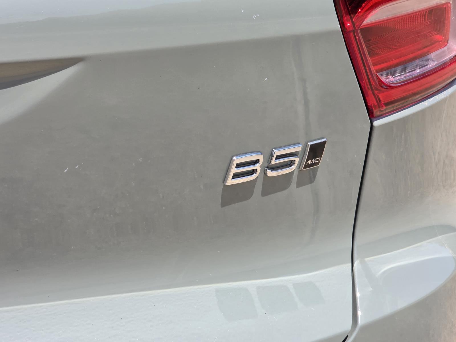 Used 2025 Sage Green Metallic Volvo Core Bright Theme image 9