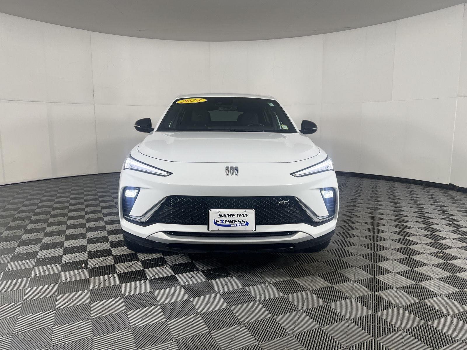 Used 2024 Summit White Buick Sport Touring image 28
