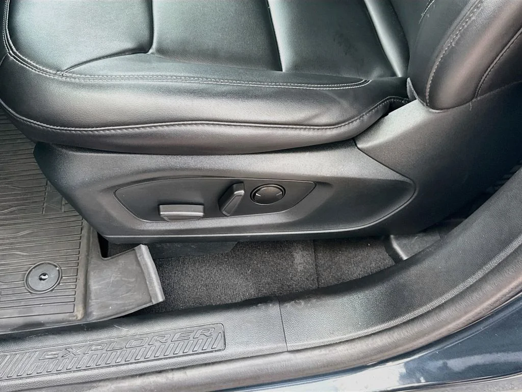 Used 2023 Stone Blue Metallic Ford XLT image 19