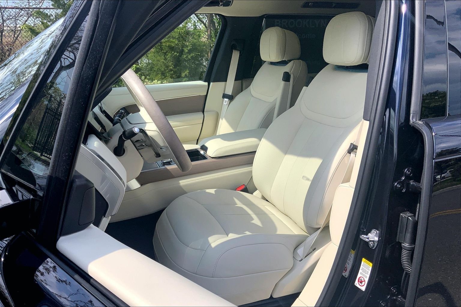New 2026 Constellation Blue Ultra Metallic Gloss Land Rover SE 7 Seats image 9