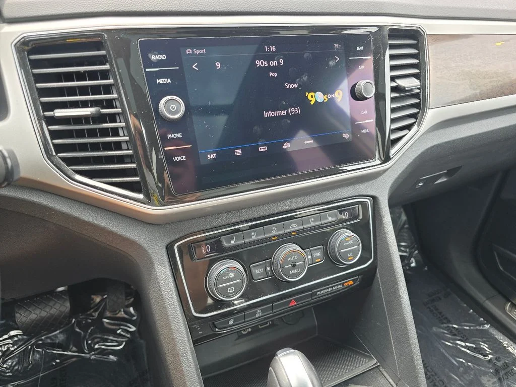 Used 2019 Silver Volkswagen SEL Premium image 37
