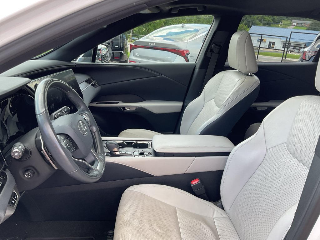 Used 2023 Eminent White Pearl Lexus Premium Plus image 18